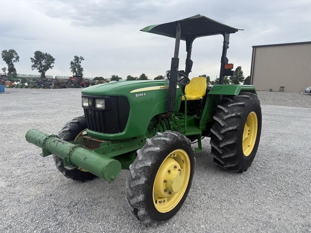 Image of John Deere 5065E Primary image