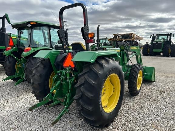 Image of John Deere 5065E equipment image 4