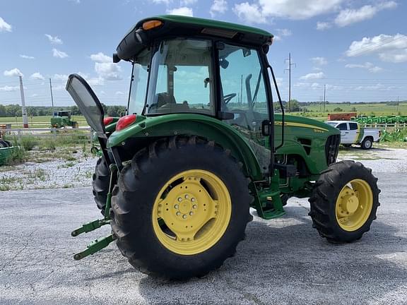Image of John Deere 5065M equipment image 3