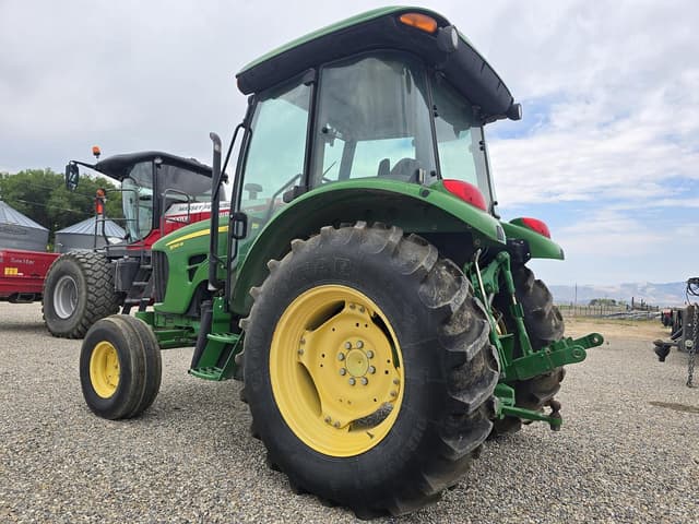 Image of John Deere 5065M equipment image 4