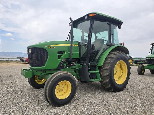 Image of John Deere 5065M equipment image 2