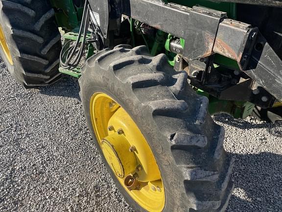 Image of John Deere 5075E equipment image 4