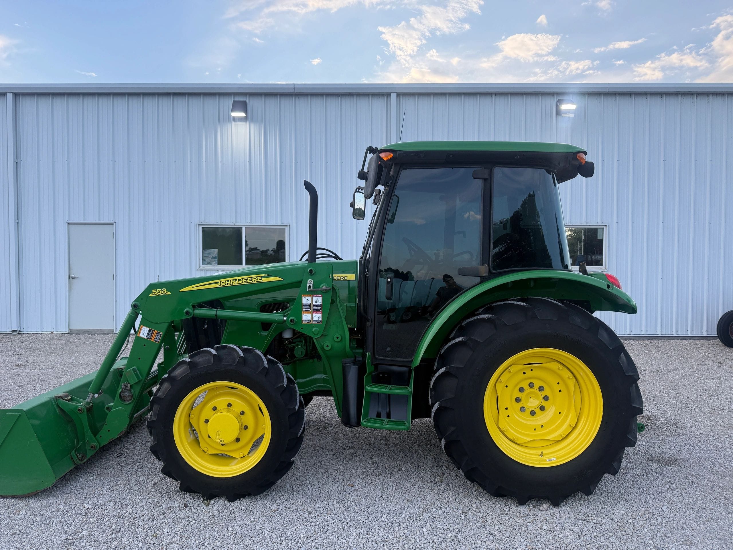 2011 John Deere 5075M Equipment Image0