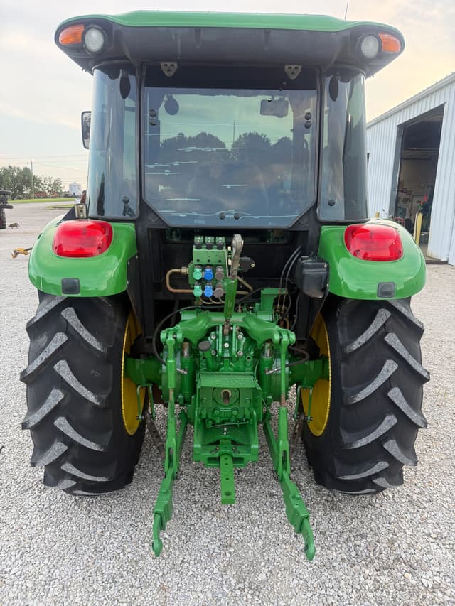 Image of John Deere 5075M equipment image 3