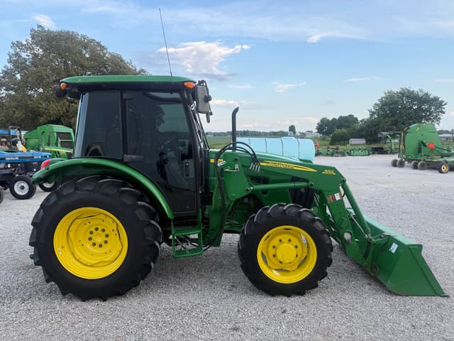 Image of John Deere 5075M equipment image 1