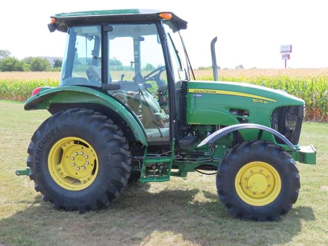 Image of John Deere 5075M equipment image 4