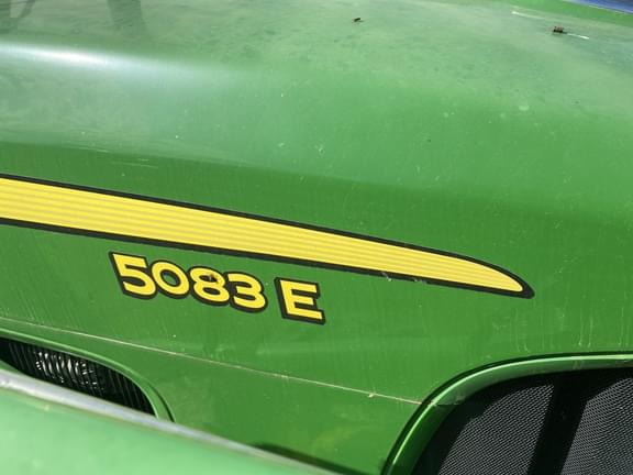 Image of John Deere 5083E equipment image 4