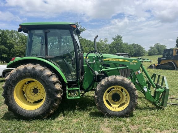 Image of John Deere 5083E equipment image 4