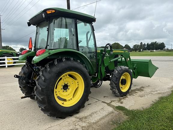 Image of John Deere 5083E equipment image 3