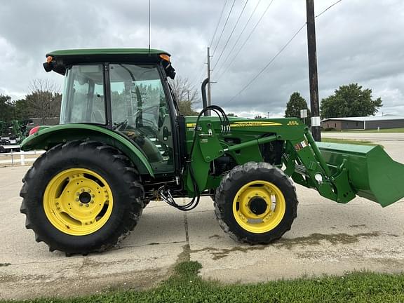 Image of John Deere 5083E equipment image 4