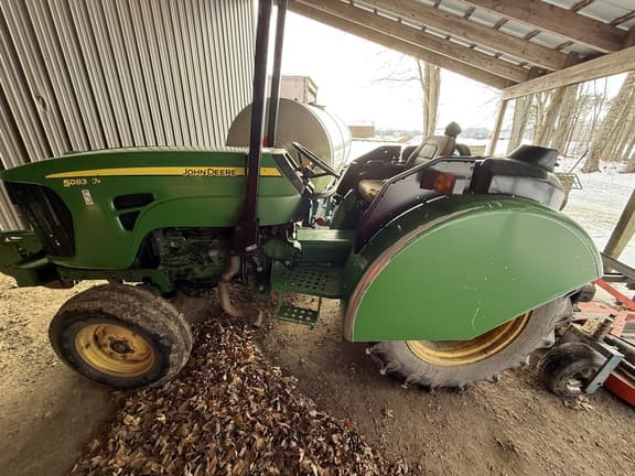 Image of John Deere 5083EN equipment image 4