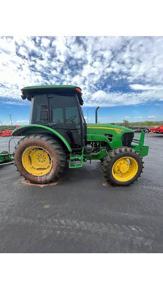 Image of John Deere 5085M equipment image 3