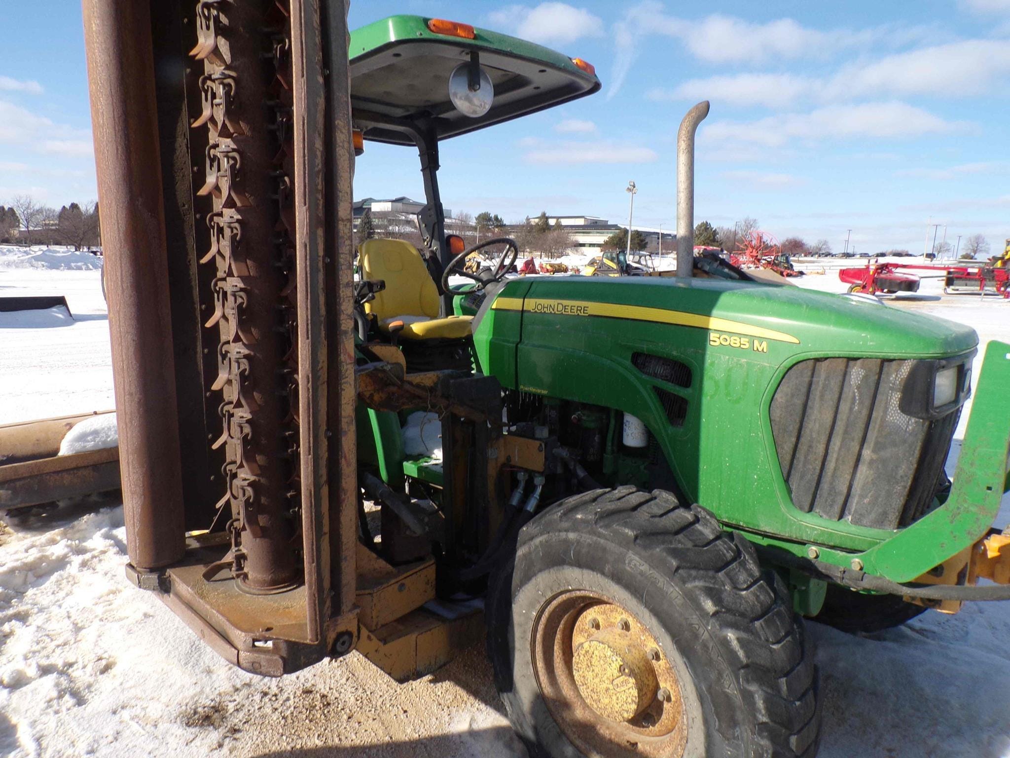 2011 John Deere 5085M Equipment Image0