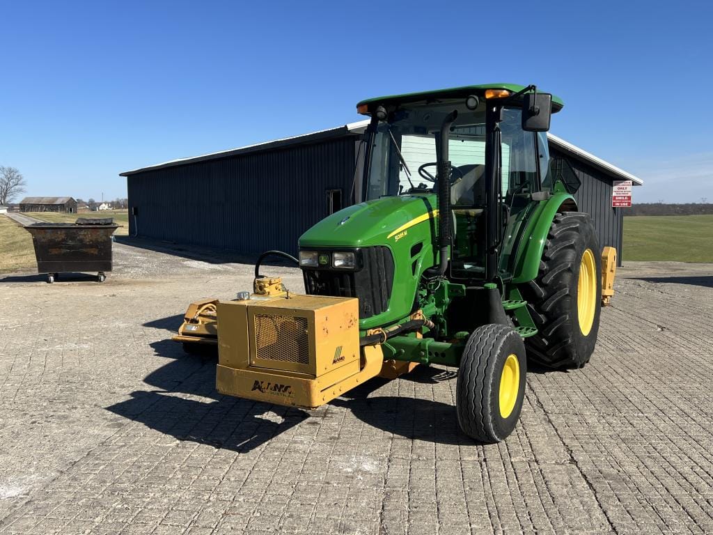John Deere 5085M Equipment Image0