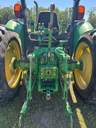 Image of John Deere 5085M equipment image 3