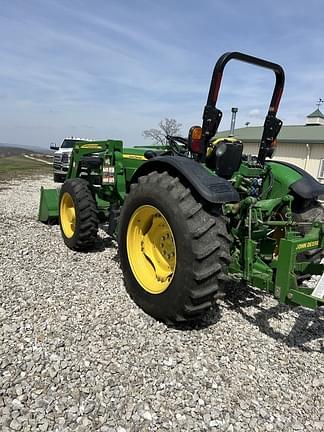 Image of John Deere 5085M equipment image 4