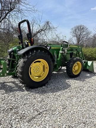 Image of John Deere 5085M equipment image 2