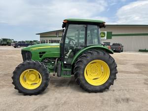 2011 John Deere 5085M Image