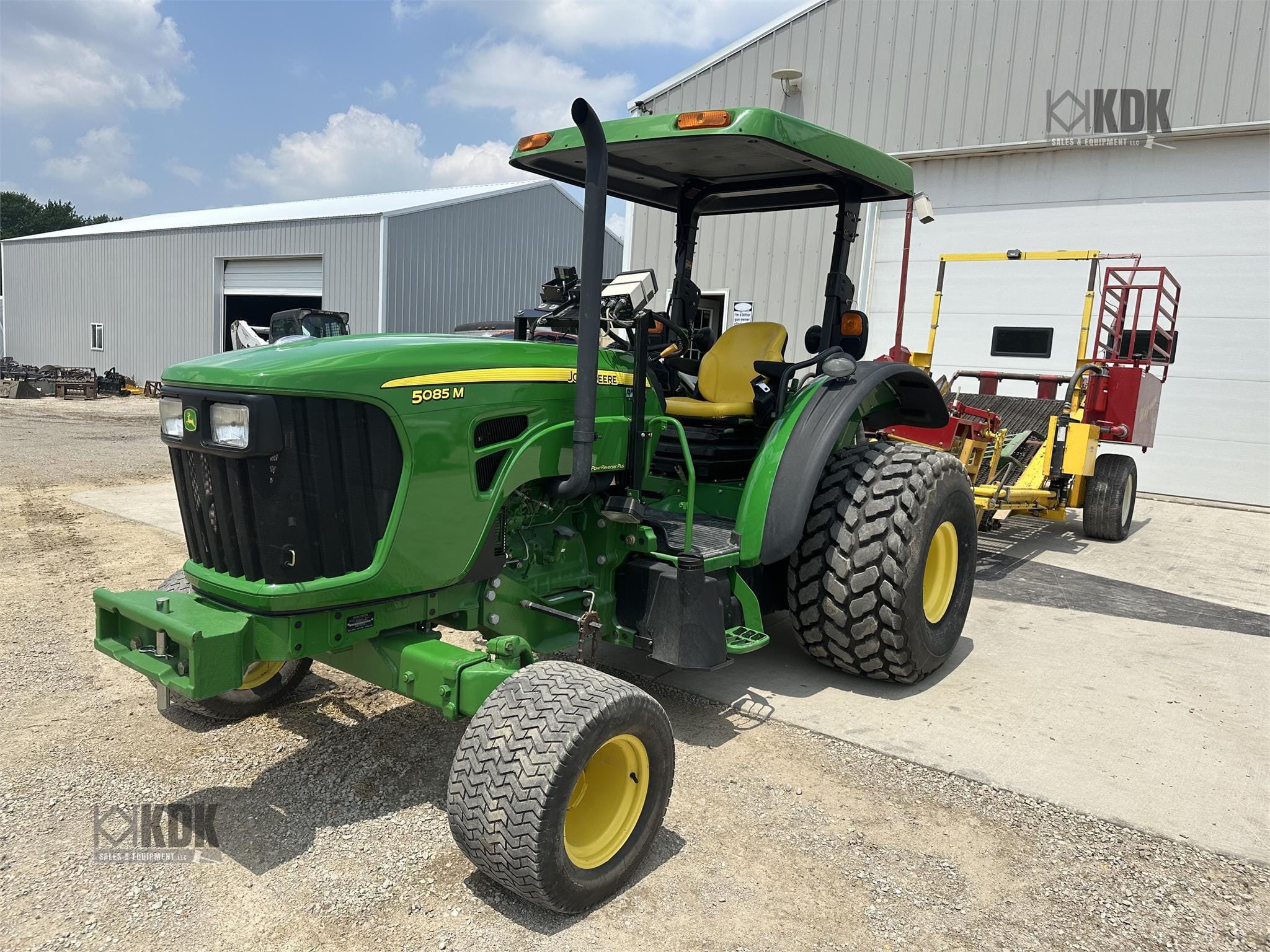 2011 John Deere 5085M Equipment Image0