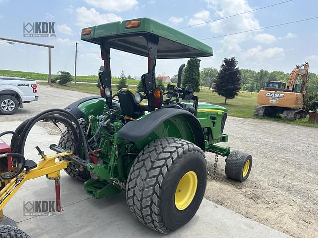 Image of John Deere 5085M equipment image 4