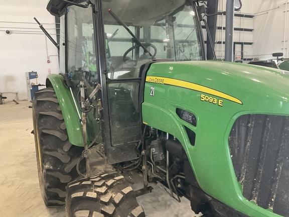 Image of John Deere 5093E Primary image