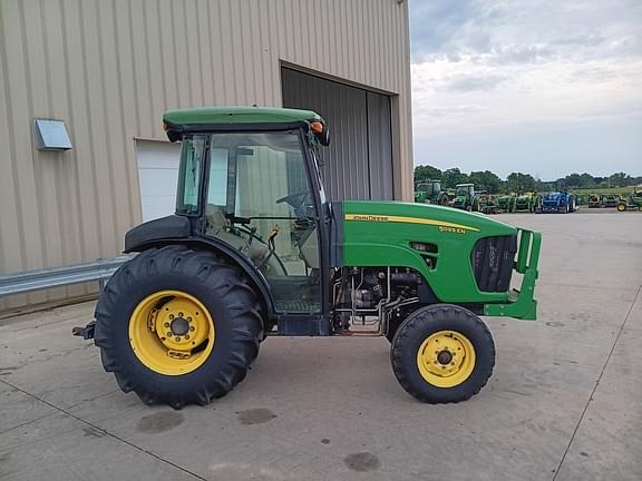 Image of John Deere 5093EN equipment image 1