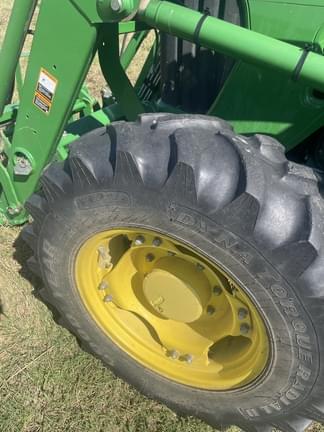 Image of John Deere 5095M equipment image 4