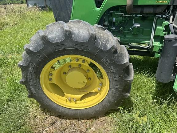 Image of John Deere 5101E equipment image 4
