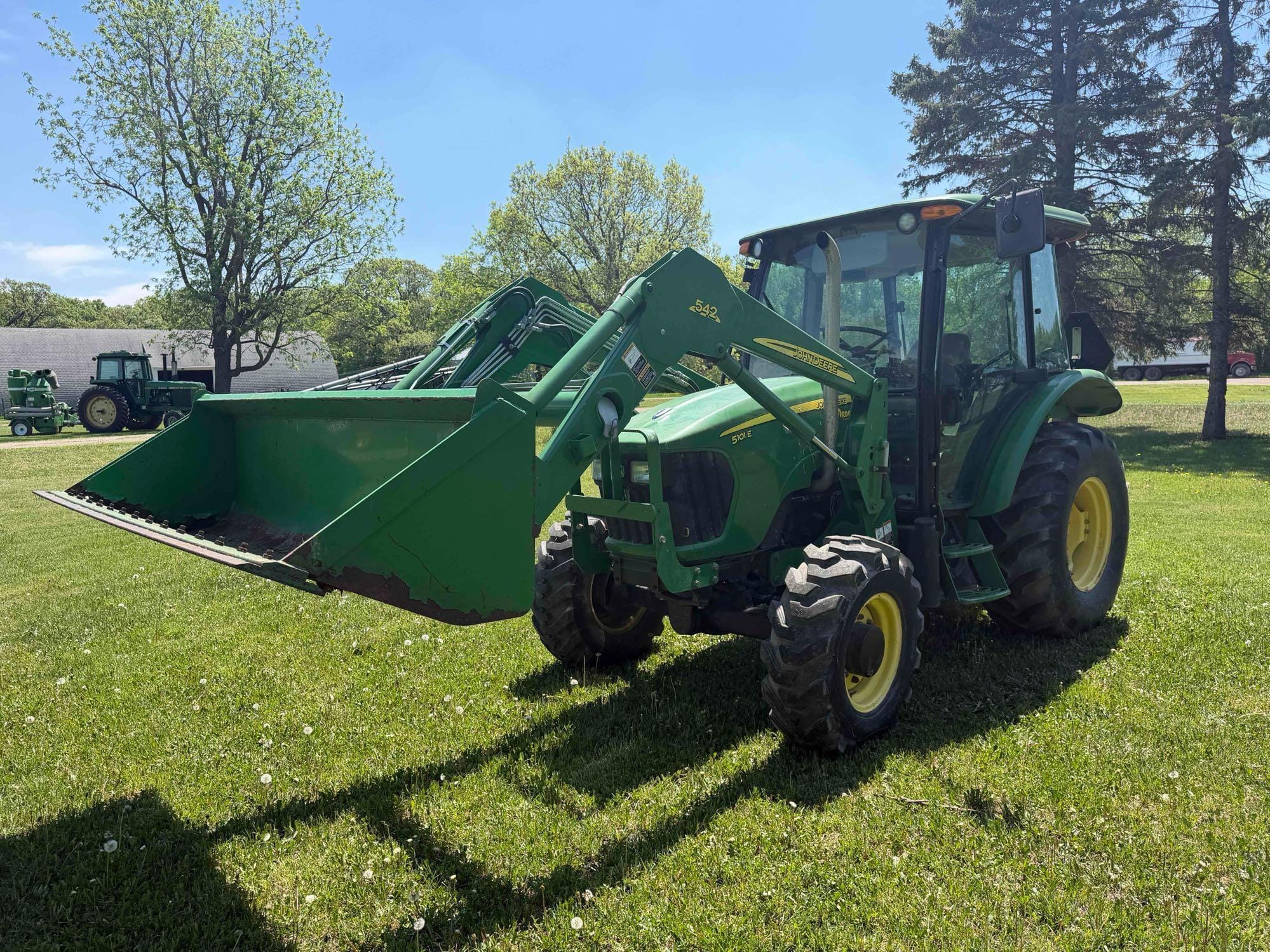 2011 John Deere 5101E Equipment Image0
