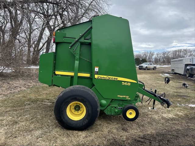 Image of John Deere 568 equipment image 2