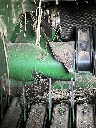 Image of John Deere 568 equipment image 3