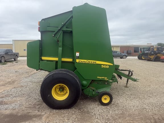 Image of John Deere 568 equipment image 4
