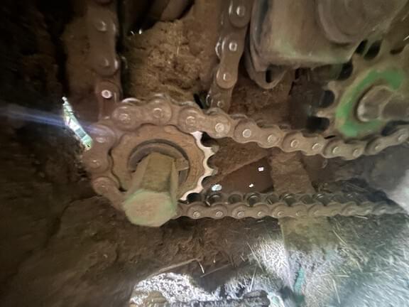 Image of John Deere 568 Mega Wide Plus equipment image 4
