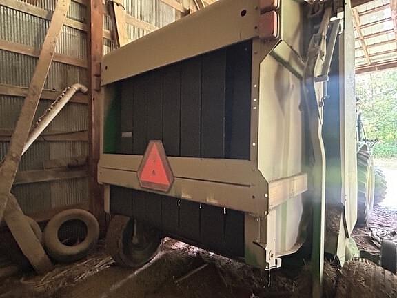 Image of John Deere 568 Mega Wide Plus equipment image 4