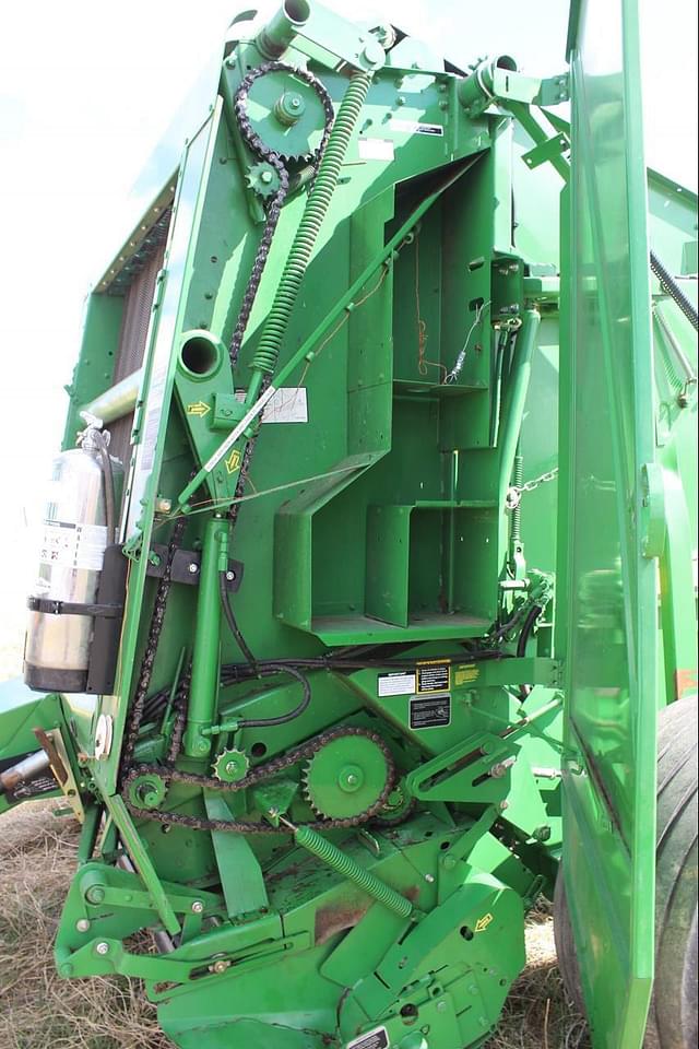 Image of John Deere 568 equipment image 4