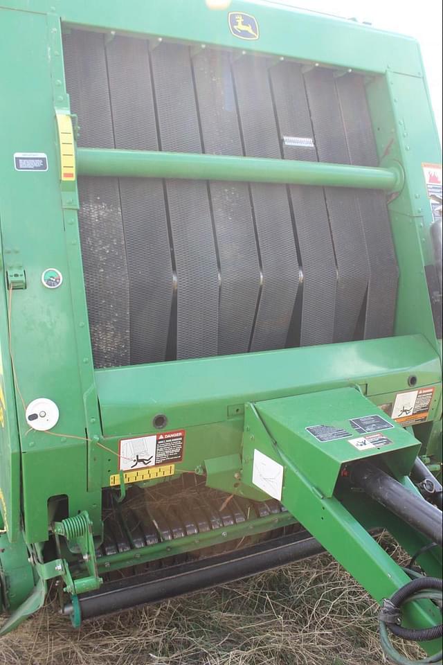 Image of John Deere 568 equipment image 2