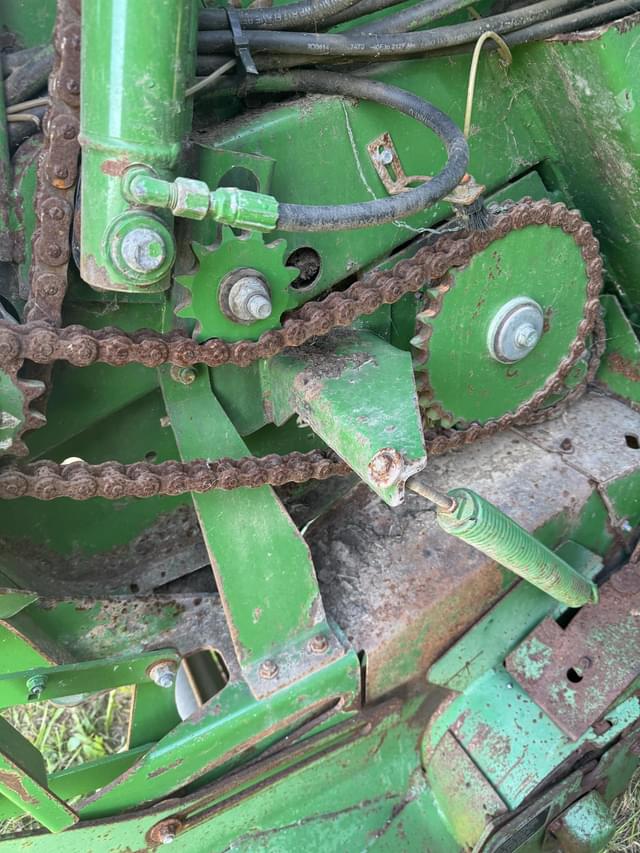 Image of John Deere 568 equipment image 3