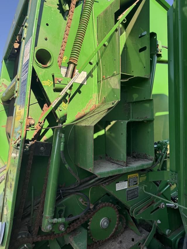 Image of John Deere 568 equipment image 4