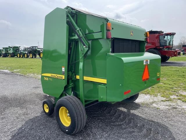 Image of John Deere 568 equipment image 3