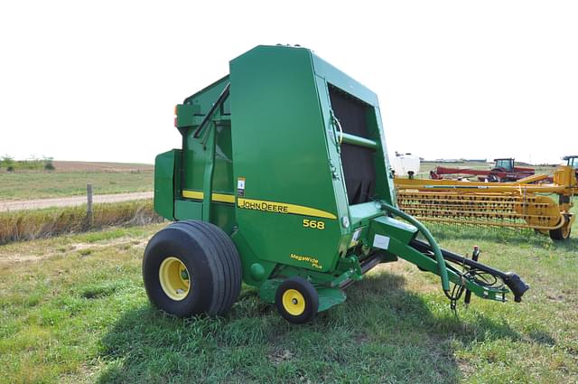 Image of John Deere 568 equipment image 4