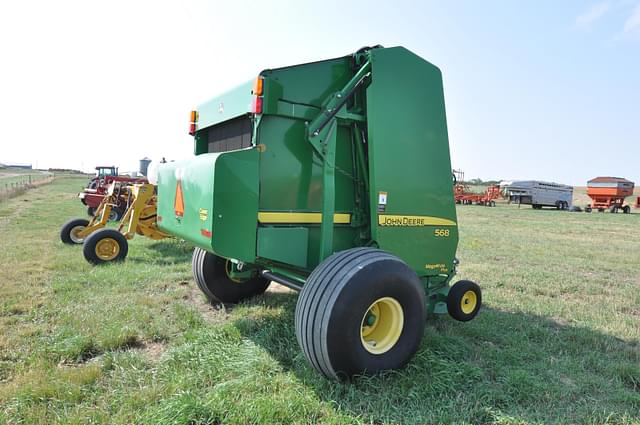 Image of John Deere 568 equipment image 3