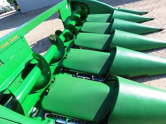 Image of John Deere 606C equipment image 3