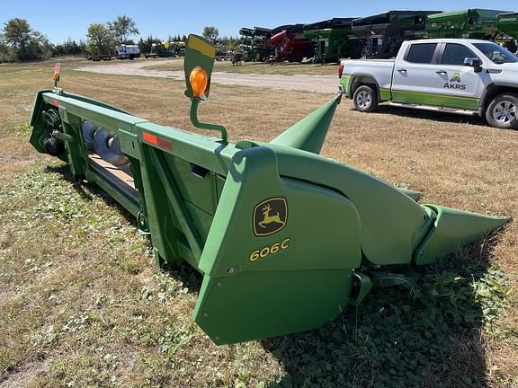 Image of John Deere 606C equipment image 4