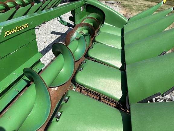 Image of John Deere 606C equipment image 4