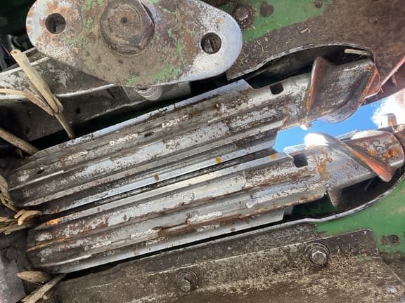 Image of John Deere 606C equipment image 4