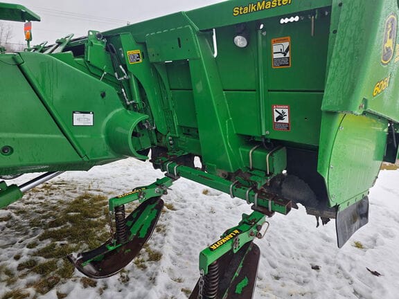 2011 John Deere 606C Equipment Image0