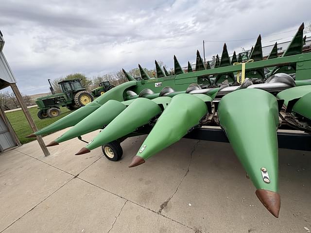 Image of John Deere 608C equipment image 2
