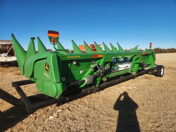 2011 John Deere 608C Equipment Image0