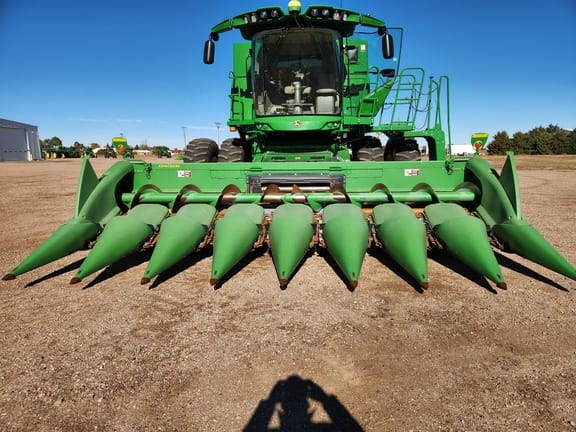 2011 John Deere 608C Equipment Image0