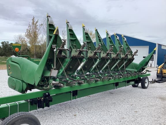 Image of John Deere 608C equipment image 1